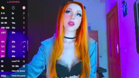 Lora online show from November 3, 2025, 3:13 pm