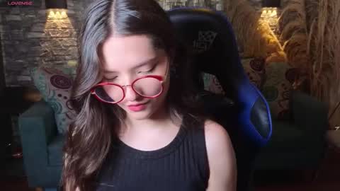 Karen  online show from November 6, 2025, 7:37 pm