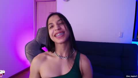 Snapshot of imtaylor__ chatting on October 31, 2025, 11:50 pm TAYLOR online show from October 31, 2025, 11:50 pm