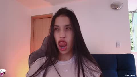 Snapshot of imtaylor__ chatting on November 17, 2025, 8:25 pm TAYLOR online show from November 17, 2025, 8:25 pm