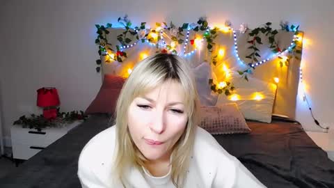 incredible_ariela online show from March 6, 2025, 2:29 pm