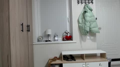 Snapshot of increible_della chatting on February 24, 2026, 7:01 pm Della online show from February 24, 2026, 7:01 pm