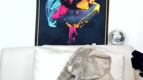 Snapshot of independent_project chatting on December 23, 2025, 7:39 am Jacobo online show from December 23, 2025, 7:39 am