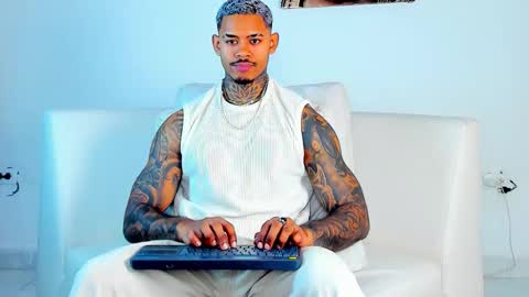 Snapshot of independent_project chatting on February 20, 2026, 3:01 pm Jacobo online show from February 20, 2026, 3:01 pm