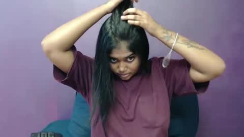 Snapshot of indian_rimmelx chatting on March 1, 2025, 1:18 pm Melz online show from March 1, 2025, 1:18 pm