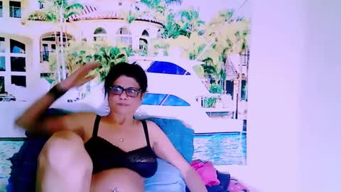 Femiez online show from December 11, 2024, 1:17 pm