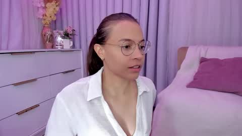 Snapshot of indiancutie_ chatting on February 5, 2026, 4:11 pm MIA online show from February 5, 2026, 4:11 pm