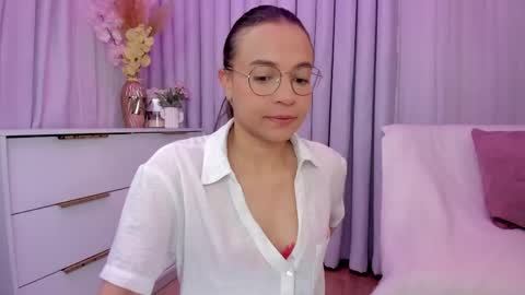 Snapshot of indiancutie_ chatting on April 17, 2026, 1:14 pm MIA online show from April 17, 2026, 1:14 pm