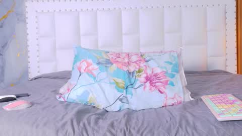 LITTLE AINHOA  online show from October 16, 2025, 7:26 pm