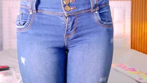 LITTLE AINHOA  online show from October 29, 2025, 7:37 pm