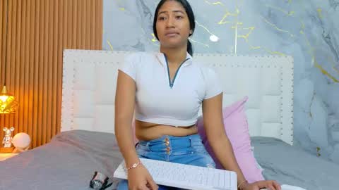 LITTLE AINHOA  online show from February 24, 2026, 8:29 pm