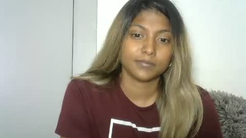 indianqtpie6 online show from October 19, 2025, 6:08 pm