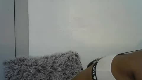 indianqtpie6 online show from November 17, 2025, 6:24 pm