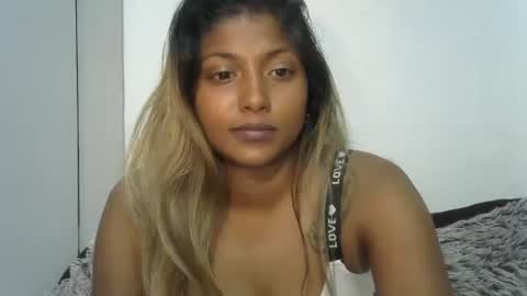 indianqtpie6 online show from November 21, 2025, 6:23 am