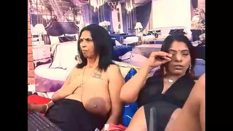 indiansexyass4u2luv online show from November 27, 2025, 9:22 am