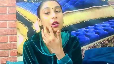 indiansexybutt4u2luv online show from June 18, 2026, 5:51 am
