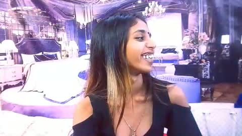 indiansexyslender4u2luv online show from November 30, 2025, 5:22 am