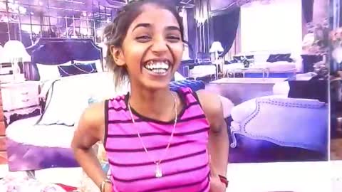 indiansexyslender4u2luv online show from December 20, 2025, 5:14 am