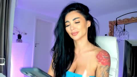 Hellen online show from February 25, 2025, 4:10 pm