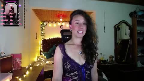Snapshot of indigo_sativa chatting on November 26, 2025, 4:24 am Indigo Wild online show from November 26, 2025, 4:24 am