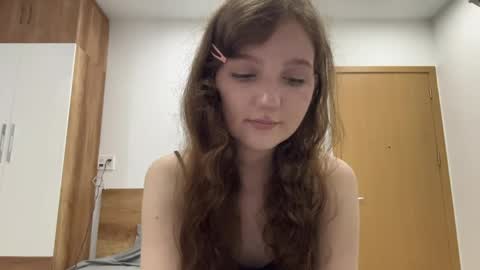 Snapshot of inellheinen chatting on May 16, 2026, 1:10 pm Viola online show from May 16, 2026, 1:10 pm