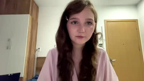 Snapshot of inellheinen chatting on May 17, 2026, 1:51 pm Viola online show from May 17, 2026, 1:51 pm