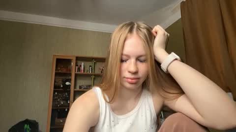 Snapshot of inezkrupinsky chatting on March 5, 2026, 8:10 am Mary online show from March 5, 2026, 8:10 am