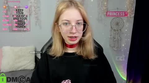 Snapshot of inferno_mia chatting on April 4, 2026, 12:24 pm Mia online show from April 4, 2026, 12:24 pm