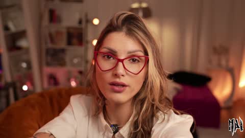 Snapshot of informal_ chatting on February 25, 2026, 11:36 pm MAL --- online show from February 25, 2026, 11:36 pm