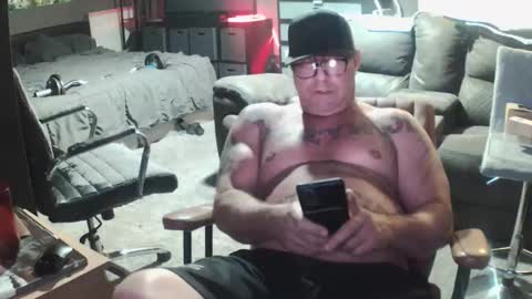 Snapshot of init2dentit chatting on March 10, 2026, 9:36 am init2dentit online show from March 10, 2026, 9:36 am