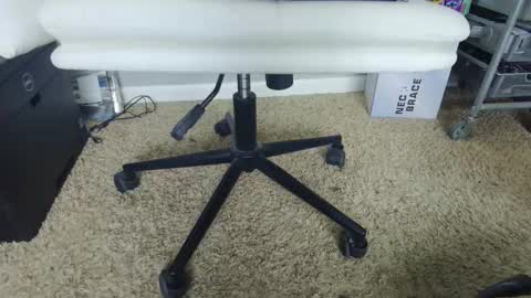 Snapshot of injmolder2 chatting on January 18, 2026, 12:47 am Hanging Out online show from January 18, 2026, 12:47 am