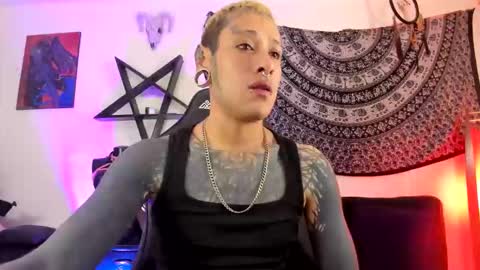 Snapshot of ink_u_buzz chatting on October 19, 2025, 2:45 am Dani online show from October 19, 2025, 2:45 am