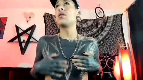 Snapshot of ink_u_buzz chatting on November 5, 2025, 10:54 pm Dani online show from November 5, 2025, 10:54 pm