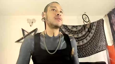 Snapshot of ink_u_buzz chatting on November 27, 2025, 3:03 pm Dani online show from November 27, 2025, 3:03 pm