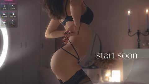 Im Senise Welcome to my room My instagram  online show from October 28, 2025, 5:33 am