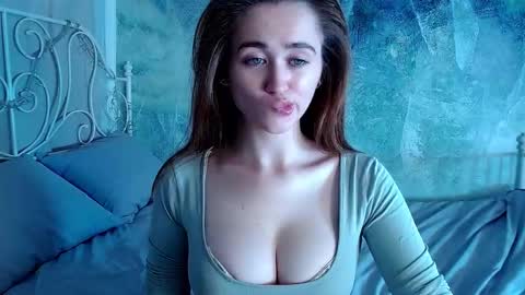 Lina online show from October 19, 2025, 12:44 am