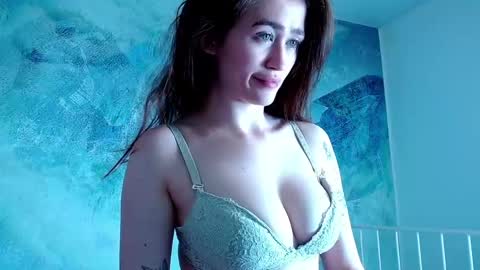 Lina online show from April 15, 2026, 7:58 pm