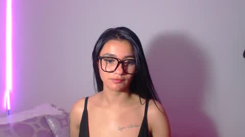 Abril online show from September 17, 2025, 3:52 am