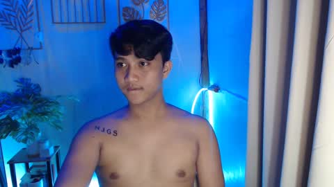 Snapshot of innocent_neil143 chatting on December 19, 2024, 6:23 am Neil online show from December 19, 2024, 6:23 am