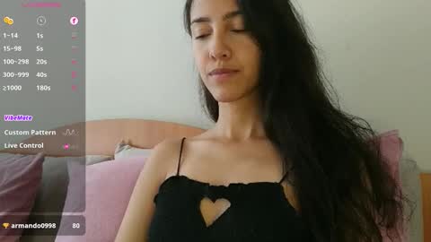 Snapshot of innocentlatiina chatting on January 7, 2026, 4:20 pm Laroa online show from January 7, 2026, 4:20 pm