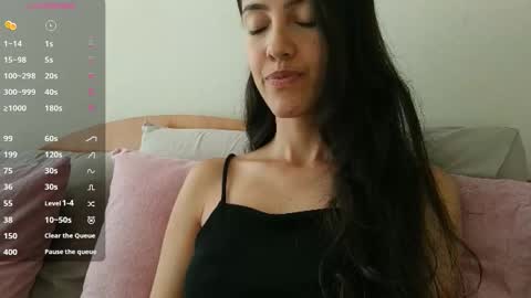 Snapshot of innocentlatiina chatting on January 8, 2026, 8:00 pm Laroa online show from January 8, 2026, 8:00 pm