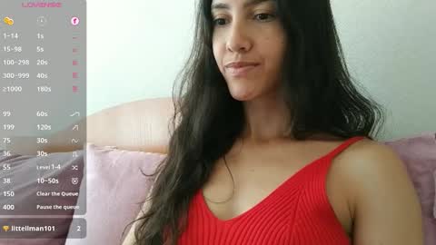 Snapshot of innocentlatiina chatting on January 14, 2026, 7:19 pm Laroa online show from January 14, 2026, 7:19 pm