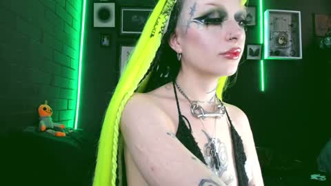 Snapshot of insania_999 chatting on December 6, 2024, 5:33 pm SANIA online show from December 6, 2024, 5:33 pm