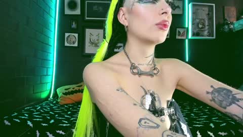 Snapshot of insania_999 chatting on December 20, 2024, 9:28 pm SANIA online show from December 20, 2024, 9:28 pm