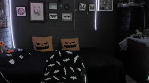 Snapshot of insania_999 chatting on December 17, 2025, 5:08 pm SANIA online show from December 17, 2025, 5:08 pm