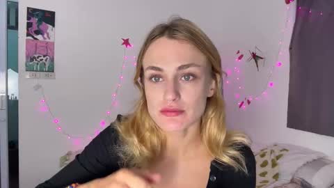 Snapshot of inspirebyeva chatting on January 18, 2026, 12:53 pm Eva online show from January 18, 2026, 12:53 pm