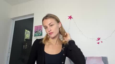 Snapshot of inspirebyeva chatting on February 6, 2026, 5:12 am Eva online show from February 6, 2026, 5:12 am