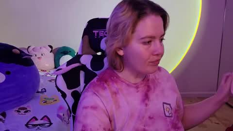 Faye online show from January 1, 2025, 2:42 pm