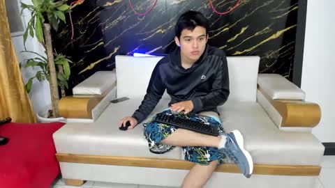 Snapshot of invincible200 chatting on September 11, 2025, 1:55 pm invincible200 online show from September 11, 2025, 1:55 pm