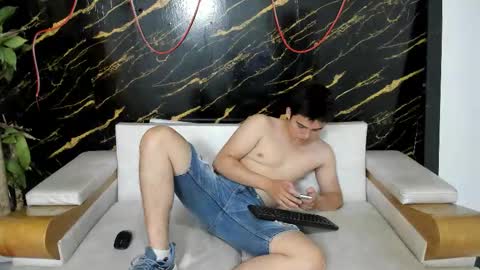 Snapshot of invincible200 chatting on September 12, 2025, 1:55 pm invincible200 online show from September 12, 2025, 1:55 pm